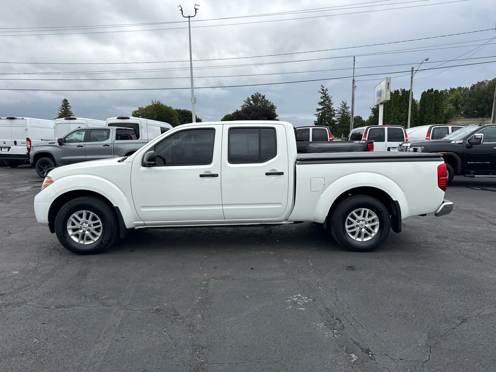 Used 2018 Nissan Frontier SV w/ Value Truck Package AWD/4WD image 2