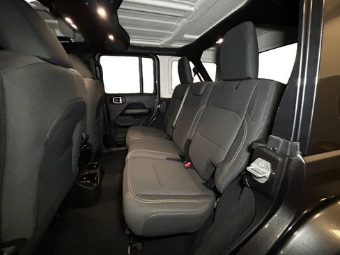 Used 2025 Jeep Wrangler Unlimited Sahara AWD/4WD image 13
