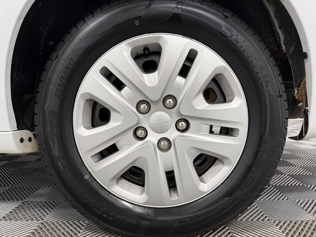 Used 2019 Dodge Grand Caravan SE FWD image 27