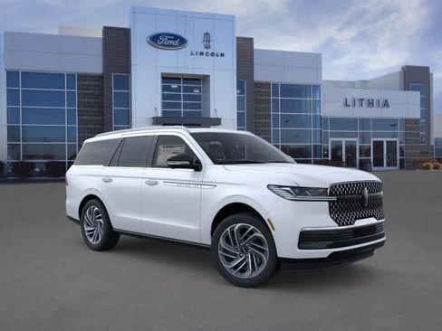 New 2025 Lincoln Navigator Reserve image 7