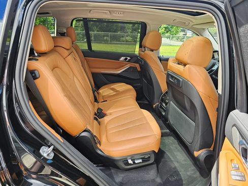 Used 2022 BMW X7 xDrive40i w/ Premium Package AWD/4WD image 12