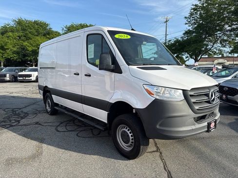 Used 2024 Mercedes-Benz Sprinter 2500 image 3