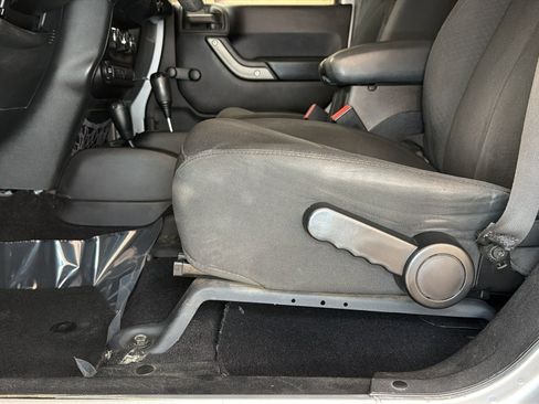 Used 2015 Jeep Wrangler Unlimited Sport AWD/4WD image 25