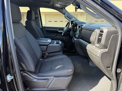 Used 2025 Chevrolet Silverado 1500 LT AWD/4WD image 19