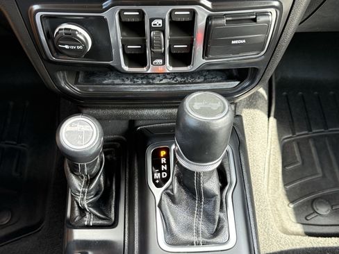 Used 2022 Jeep Wrangler Unlimited Sahara w/ Cold Weather Group AWD/4WD image 28