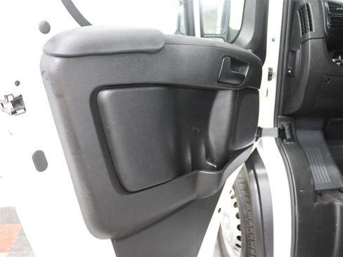 Used 2025 RAM ProMaster 2500 w/ Convenience Group FWD image 9
