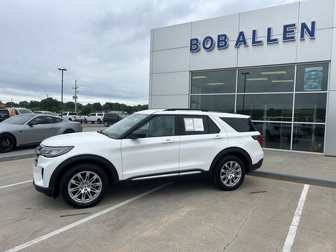 Used 2025 Ford Explorer Active w/ Active Comfort Package AWD/4WD image 2