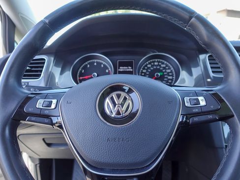 Used 2019 Volkswagen Golf SE FWD image 17
