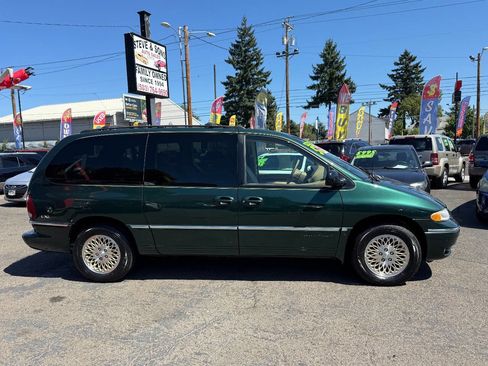 Used 1997 Chrysler Town & Country LXi image 11