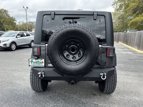 Used 2018 Jeep Wrangler Sport image 4