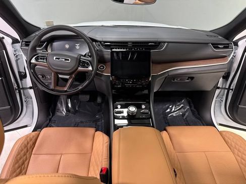 Used 2025 Jeep Grand Cherokee L Summit w/ Luxury Tech Group V AWD/4WD image 19