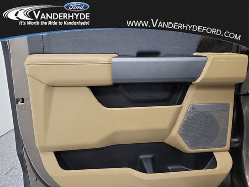 Used 2023 Ford F250 Lariat w/ Chrome Package image 12