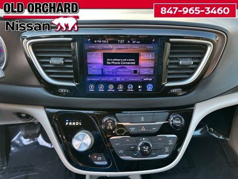 Used 2017 Chrysler Pacifica Touring image 19