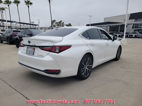Used 2024 Lexus ES 300h w/ Premium Package FWD image 4