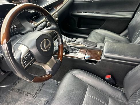 Used 2016 Lexus ES 350 w/ Luxury Package w/Wood Trim FWD image 4