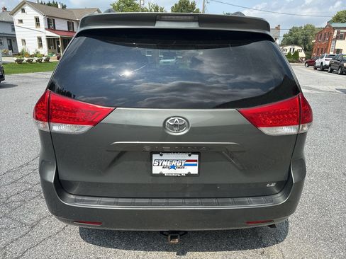 Used 2013 Toyota Sienna LE w/ Towing Pkg FWD image 4