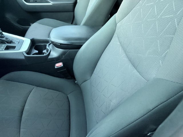 Used 2019 Toyota RAV4 XLE AWD/4WD image 7