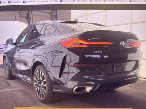 Used 2024 BMW X6 xDrive40i w/ Executive Package image 8