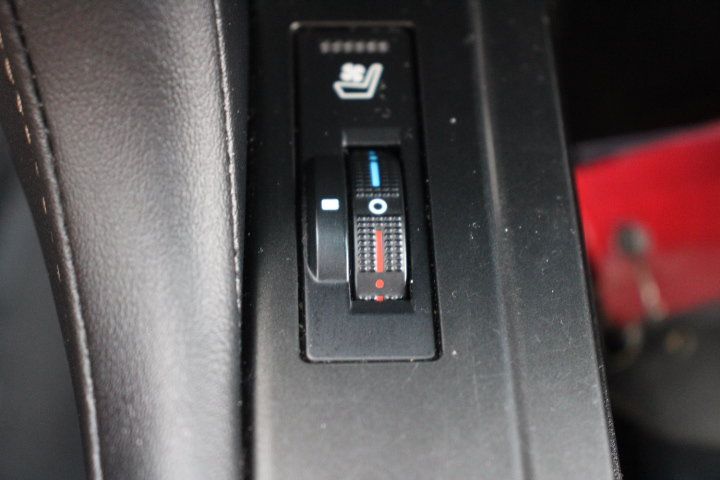 Used 2022 Lexus GX 460 Premium w/ Accessory Package AWD/4WD image 32