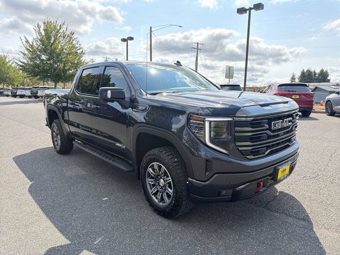 Used 2024 GMC Sierra 1500 AT4 w/ Technology Package AWD/4WD image 3