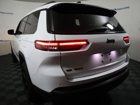 Used 2023 Jeep Grand Cherokee L Laredo AWD/4WD image 9