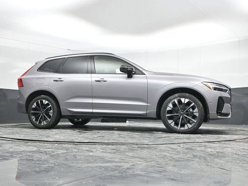 New 2026 Volvo XC60 B5 Plus w/ Protection Package Premier AWD/4WD image 39