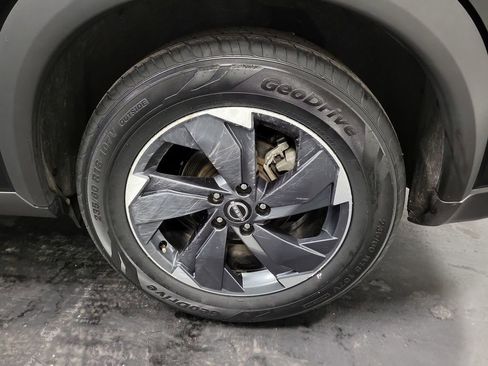 Used 2025 Nissan Rogue SV image 10