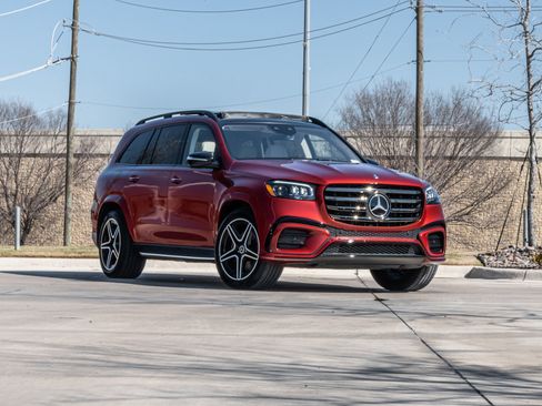 Used 2024 Mercedes-Benz GLS 450 4MATIC image 2