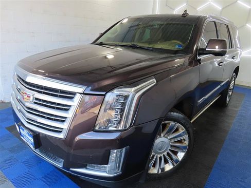 Used 2016 Cadillac Escalade Platinum AWD/4WD image 4