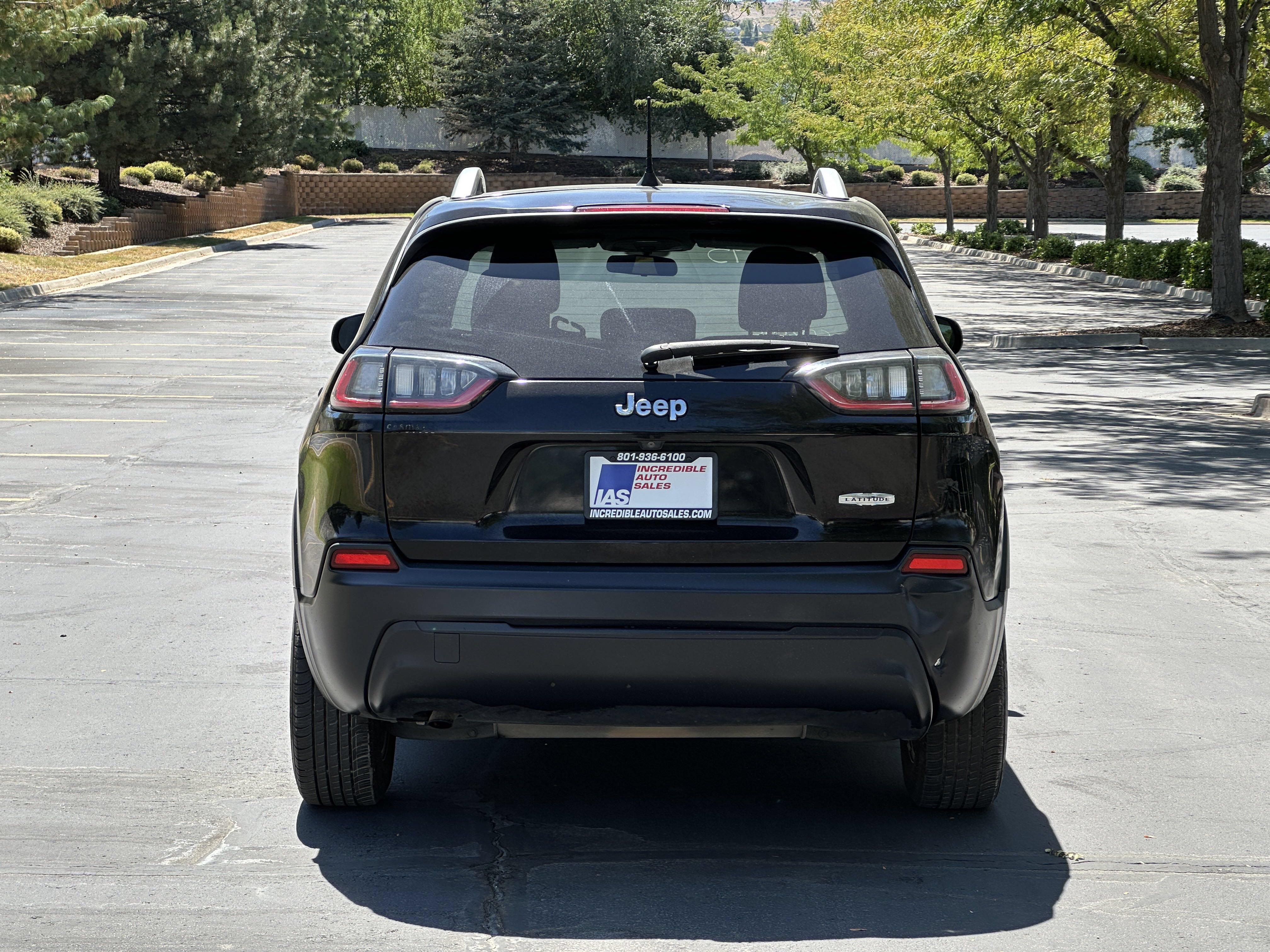 Used 2019 Jeep Cherokee Latitude w/ Popular Appearance Group FWD image 5