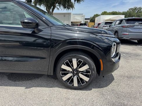 New 2025 Mitsubishi Outlander SE image 12