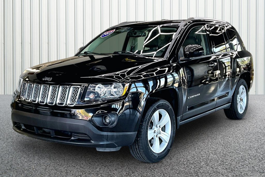 Used 2017 Jeep Compass Latitude AWD/4WD image 3