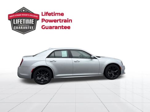Used 2022 Chrysler 300 Touring L w/ Safetytec Plus Group image 7