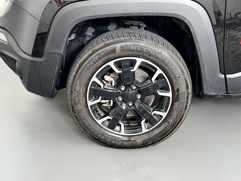 Used 2023 Jeep Renegade Trailhawk AWD/4WD image 10