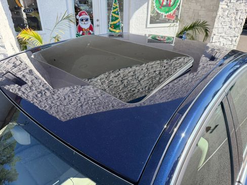 Used 2014 Mercedes-Benz E 350 4MATIC Sedan image 9