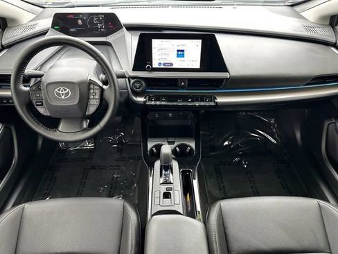 Used 2025 Toyota Prius XLE FWD image 17