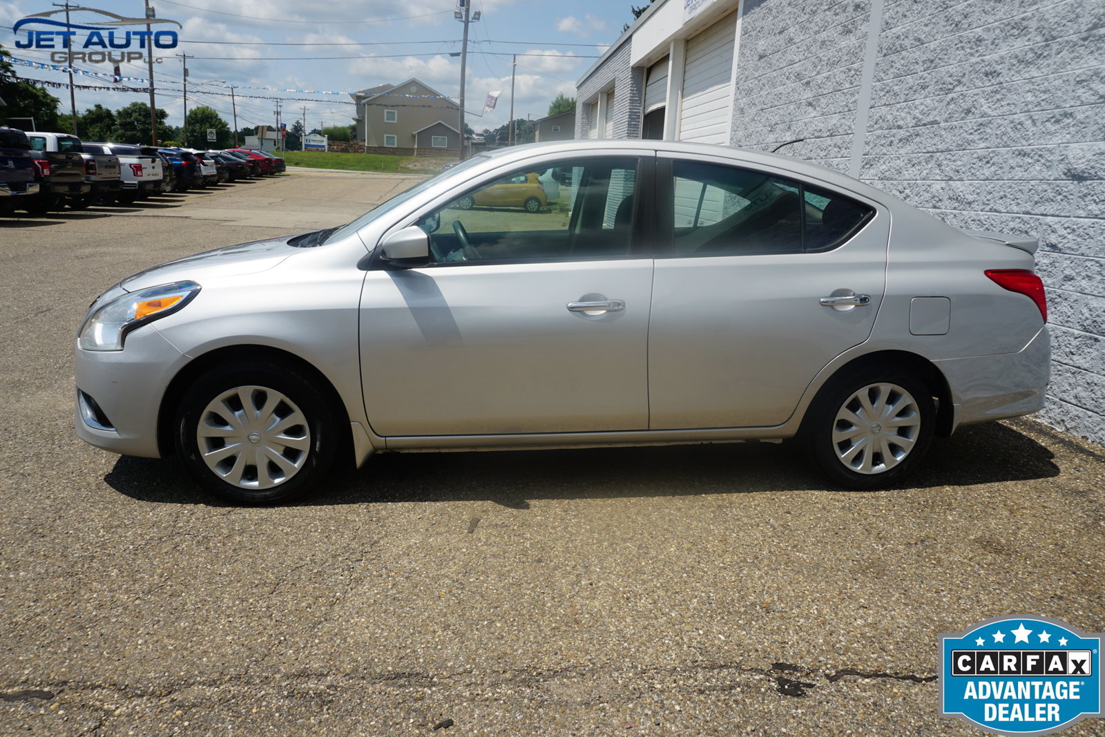 Used 2016 Nissan Versa SV w/ Fog Lights Package FWD image 4