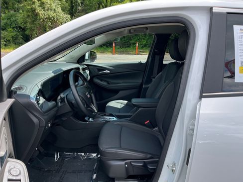 Used 2025 Buick Encore GX Preferred FWD image 25