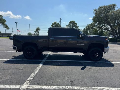 Used 2020 Chevrolet Silverado 2500 LTZ w/ LTZ Premium Package AWD/4WD image 5