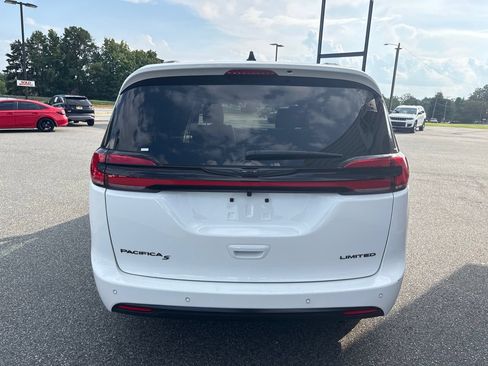 Used 2026 Chrysler Pacifica Limited w/ S Appearance Package FWD image 8