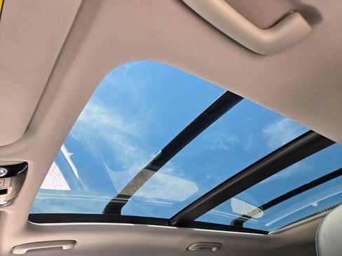 Used 2023 Kia Sorento EX w/ Panoramic Sunroof Package AWD/4WD image 16