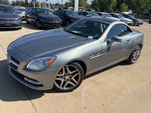 Used 2015 Mercedes-Benz SLK 250 image 3