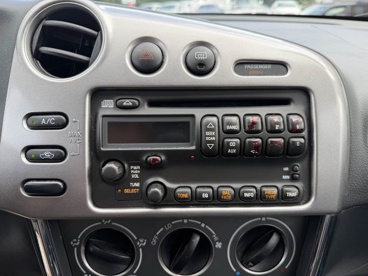 Used 2008 Pontiac Vibe w/ Preferred Package FWD image 17
