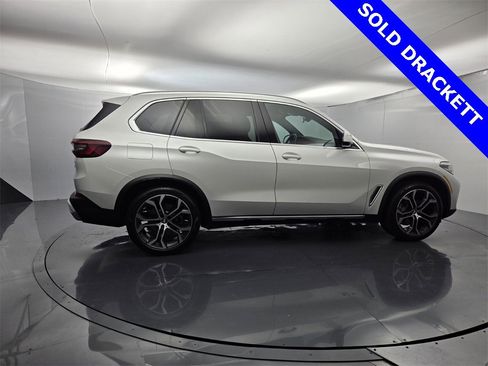 Certified 2022 BMW X5 sDrive40i w/ Premium Package image 9