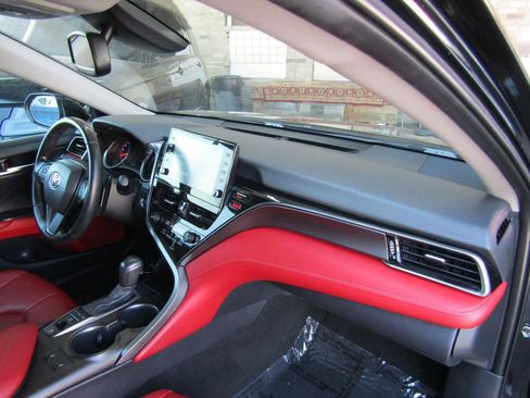 Used 2021 Toyota Camry XSE FWD image 10