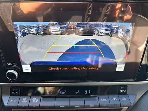 Used 2025 Toyota Camry SE image 19