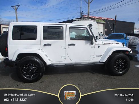 Used 2017 Jeep Wrangler Unlimited Rubicon AWD/4WD image 5