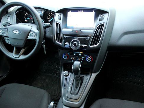 Used 2017 Ford Focus SEL image 17