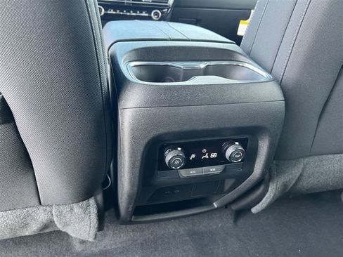 Certified 2025 Chevrolet Traverse LT image 23