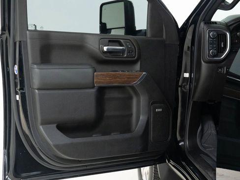 Used 2022 Chevrolet Silverado 2500 High Country w/ Technology Package image 21